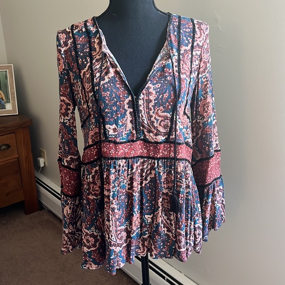 American Eagle Outfitters Tops - American Eagle boho floral & paisley blouse- tassel ties & bell sleeves size M